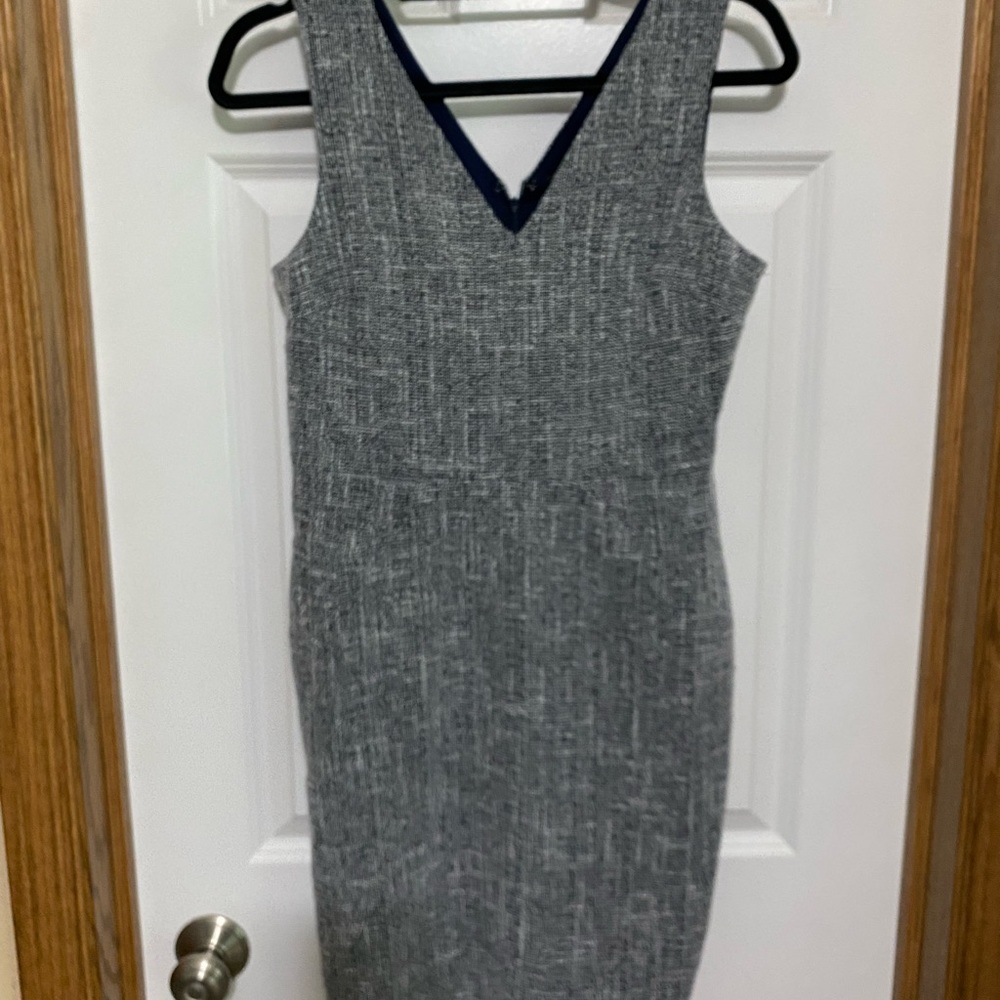 Banana Republic Size 2 Blue Tweed V-Neck Sheath Dress Sleeveless Women’s - Picture 2 of 6
